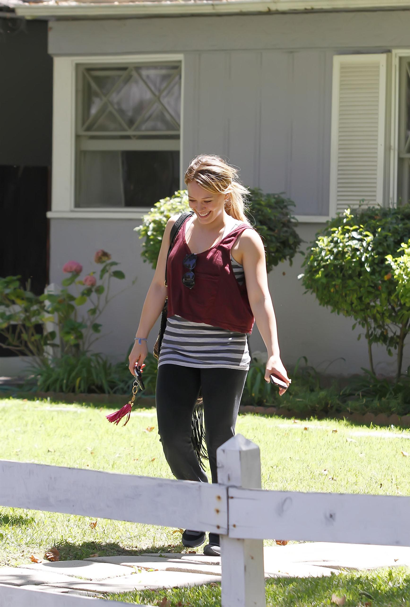 Hilary Duff pregnant star arriving for a yoga class | Picture 67683